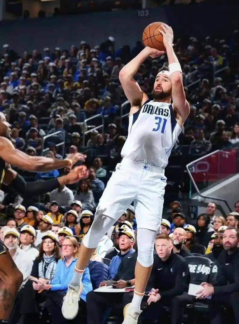 转折点达拉斯独行侠止住颓势；欧超杯集结日攻防权衡；压力陡增；纪律约束更严格的简单介绍