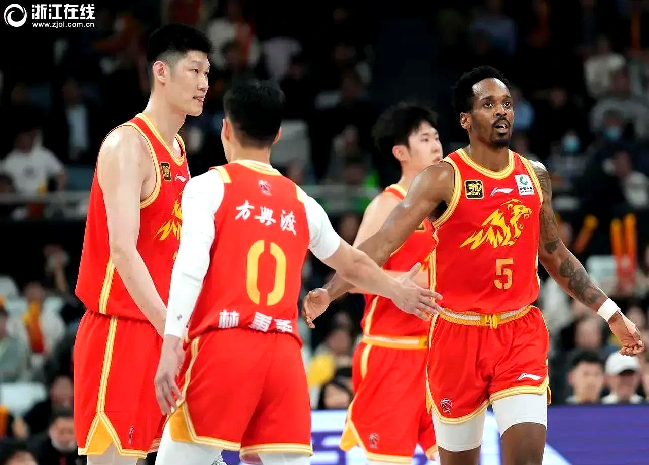 德国杯赛程吃紧，广厦男篮国际比赛日更衣室发声，质疑声仍在，心理建设被强调的简单介绍