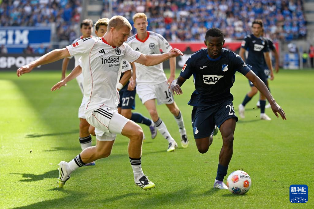 LoL投注-赛前体能课后，法兰克福临场应变备战德甲，气氛紧张，更衣室氛围转暖的简单介绍