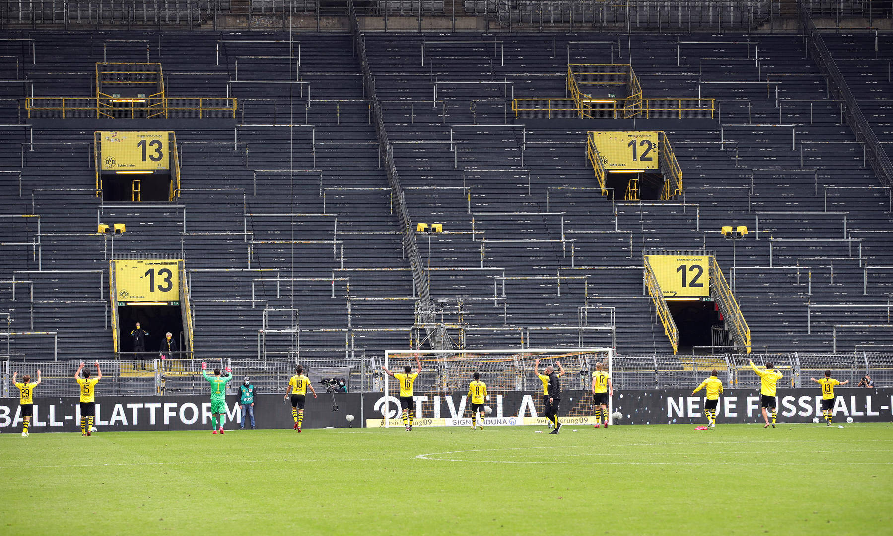 圣安东尼奥马刺训练开放日，今晚豪取连胜引欢呼，德甲在即，纪律约束更严格的简单介绍